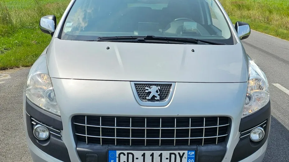 PEUGEOT 3008 -