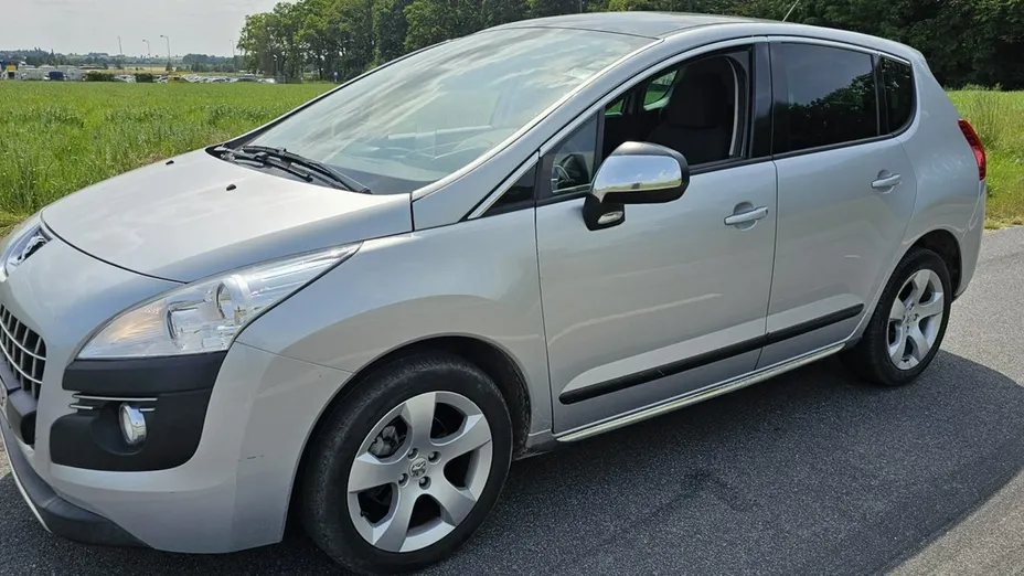 PEUGEOT 3008 -