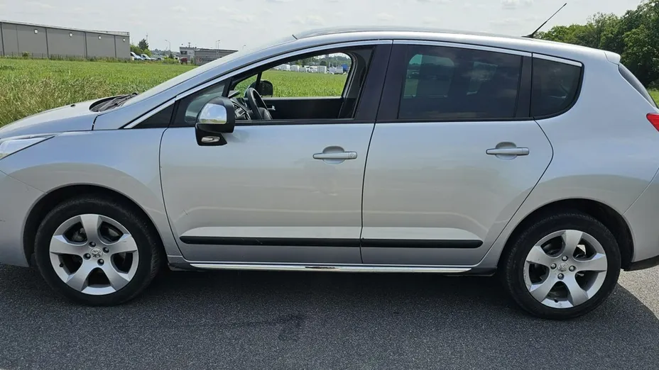 PEUGEOT 3008 -