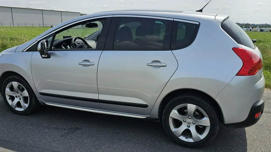 PEUGEOT 3008 -