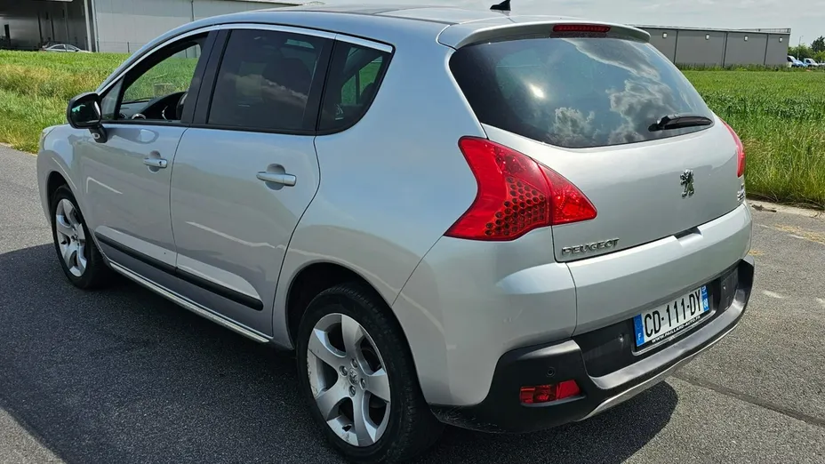 PEUGEOT 3008 -