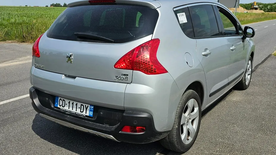 PEUGEOT 3008 -