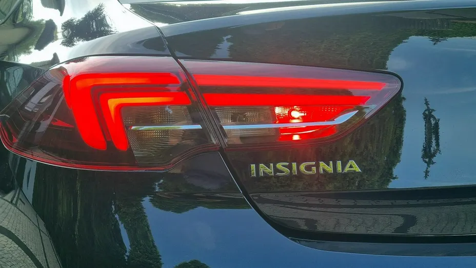 OPEL Insignia -