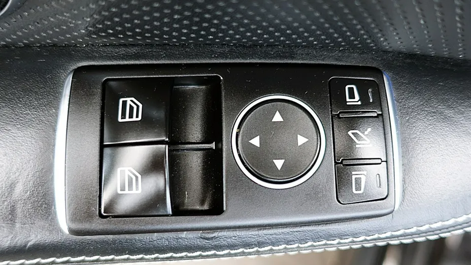 MERCEDES-BENZ SLK -