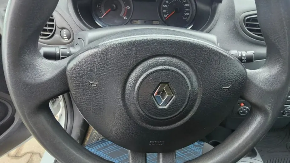 RENAULT Clio -