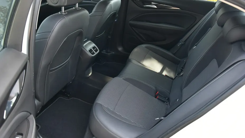 OPEL Insignia -