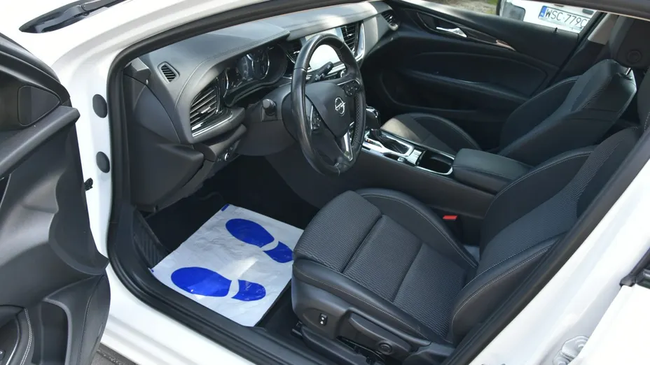 OPEL Insignia -