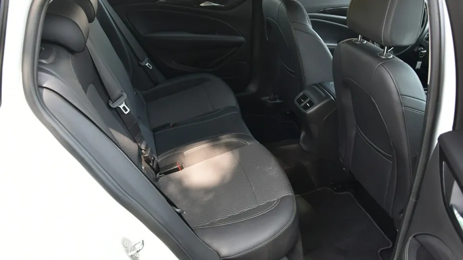 OPEL Insignia -