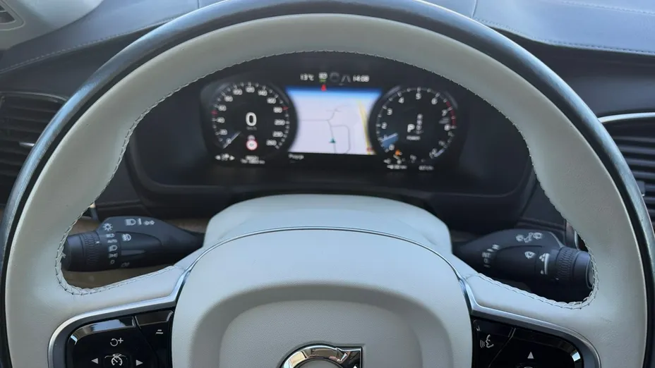 VOLVO XC90 -