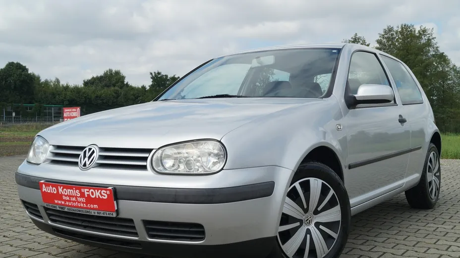 VOLKSWAGEN Golf -