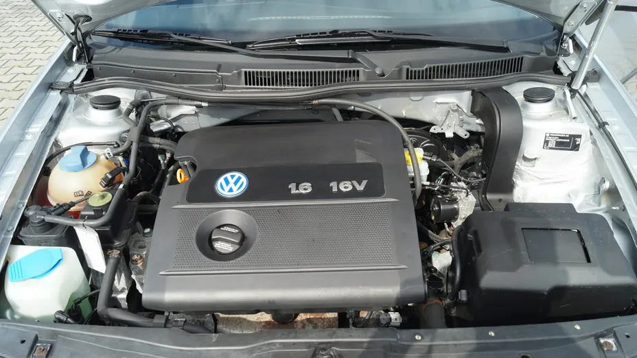 VOLKSWAGEN Golf -