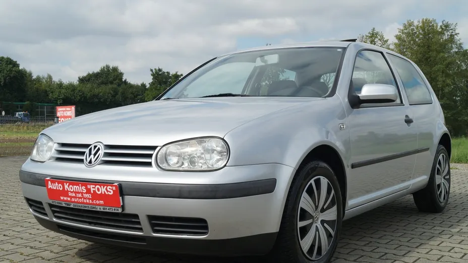 VOLKSWAGEN Golf -