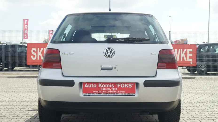 VOLKSWAGEN Golf -