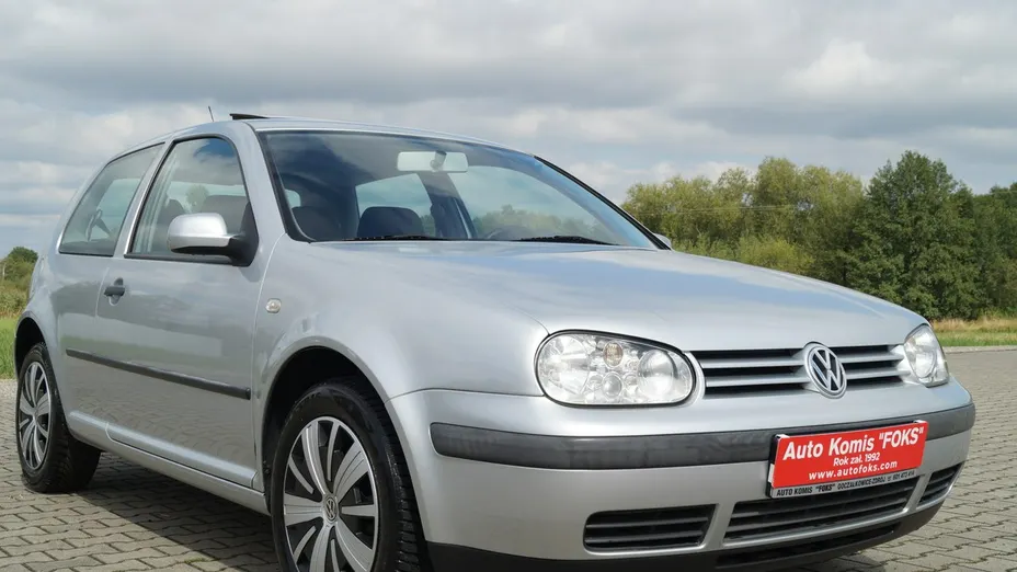VOLKSWAGEN Golf -
