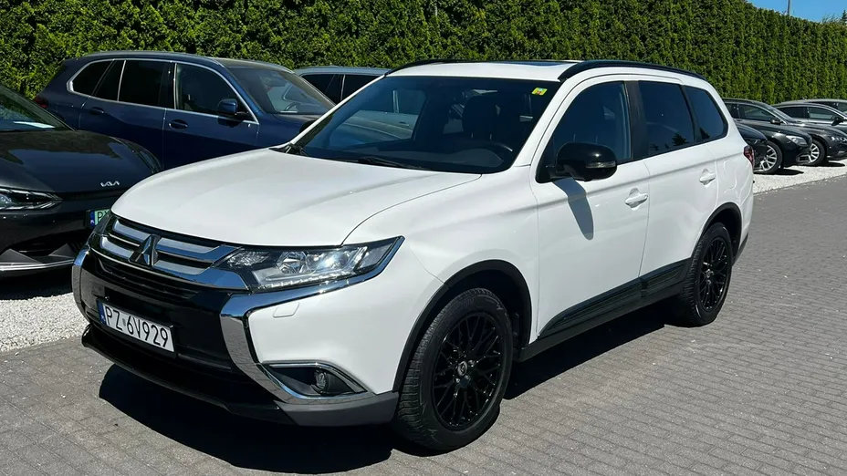 MITSUBISHI Outlander -