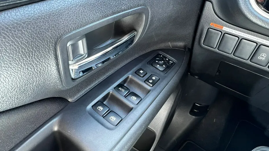 MITSUBISHI Outlander -