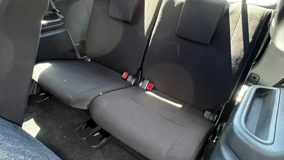 MITSUBISHI Outlander -