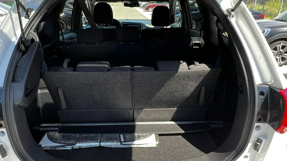 MITSUBISHI Outlander -