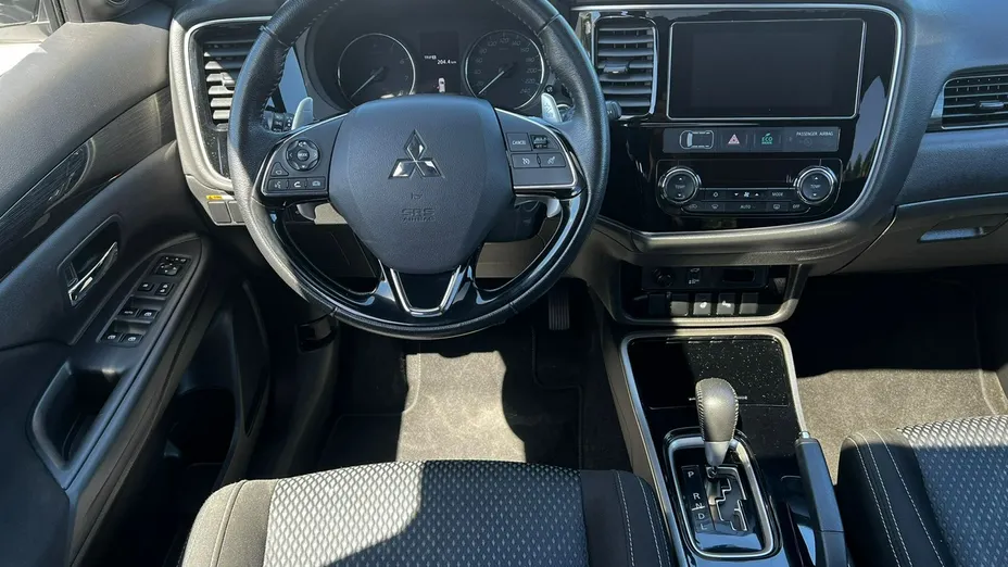 MITSUBISHI Outlander -