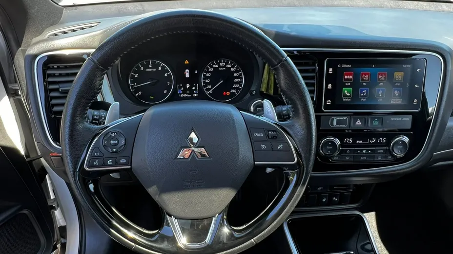 MITSUBISHI Outlander -