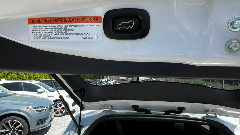 MITSUBISHI Outlander -