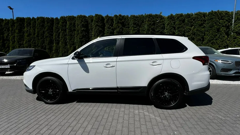 MITSUBISHI Outlander -