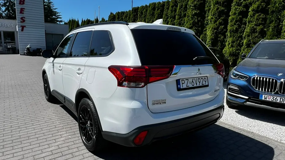 MITSUBISHI Outlander -