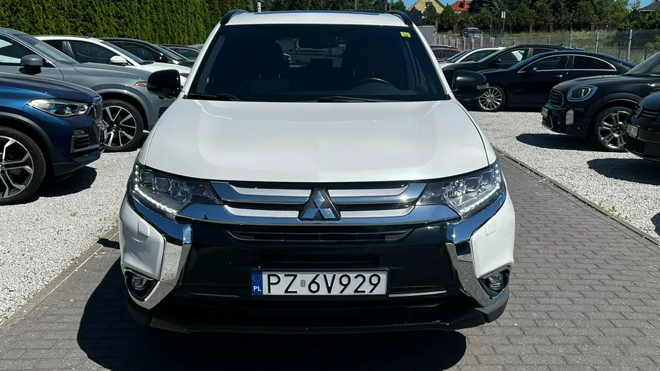 MITSUBISHI Outlander -
