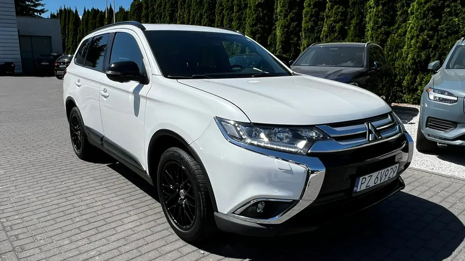 MITSUBISHI Outlander -