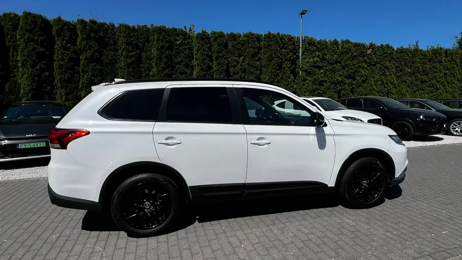 MITSUBISHI Outlander -