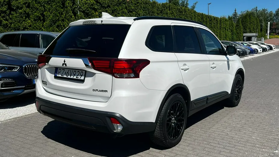 MITSUBISHI Outlander -