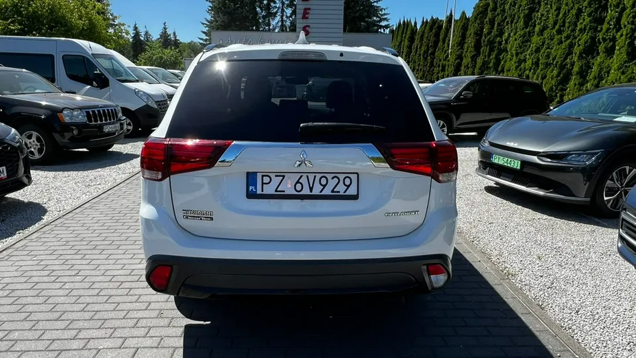 MITSUBISHI Outlander -