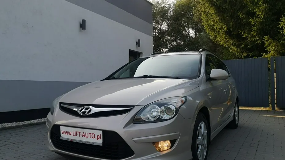 HYUNDAI i30 -