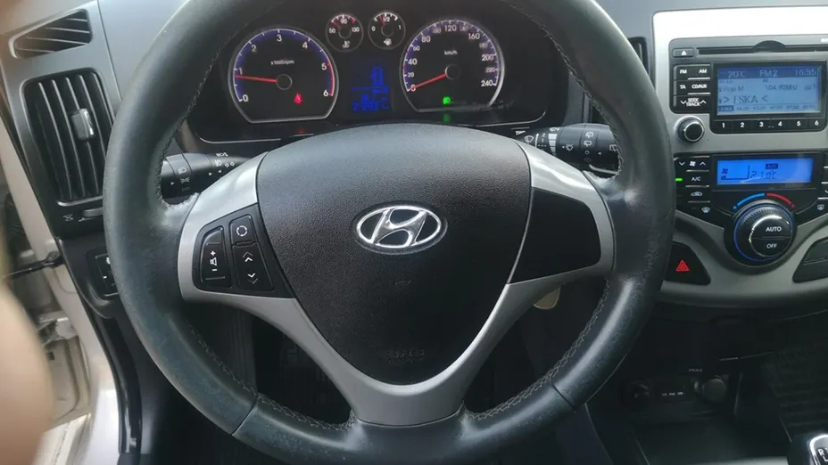 HYUNDAI i30 -