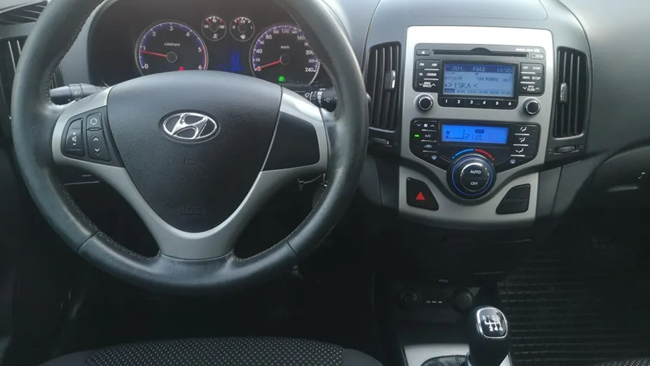 HYUNDAI i30 -