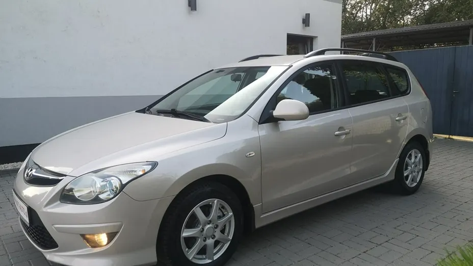 HYUNDAI i30 -