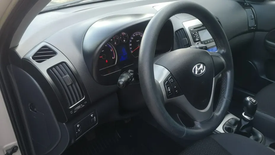 HYUNDAI i30 -