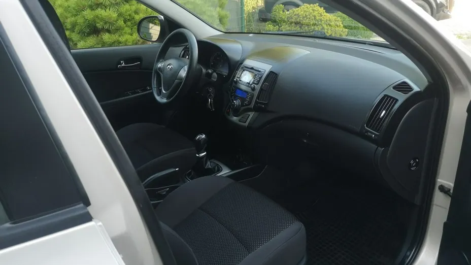 HYUNDAI i30 -