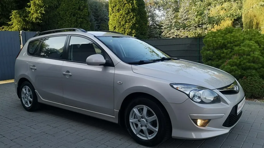 HYUNDAI i30 -