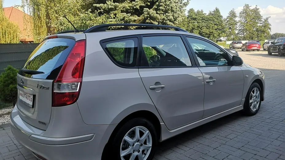 HYUNDAI i30 -