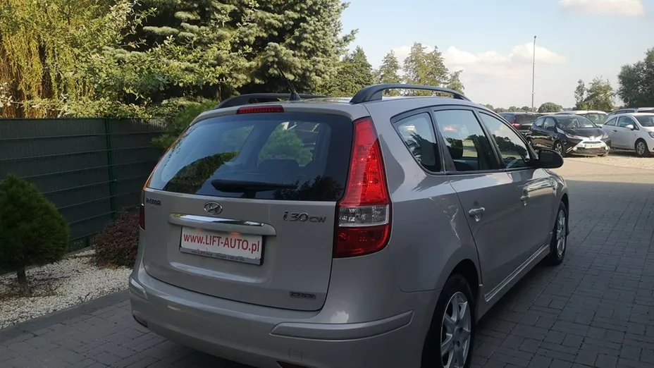 HYUNDAI i30 -