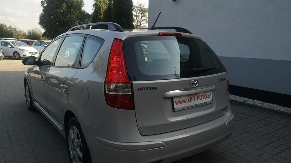 HYUNDAI i30 -