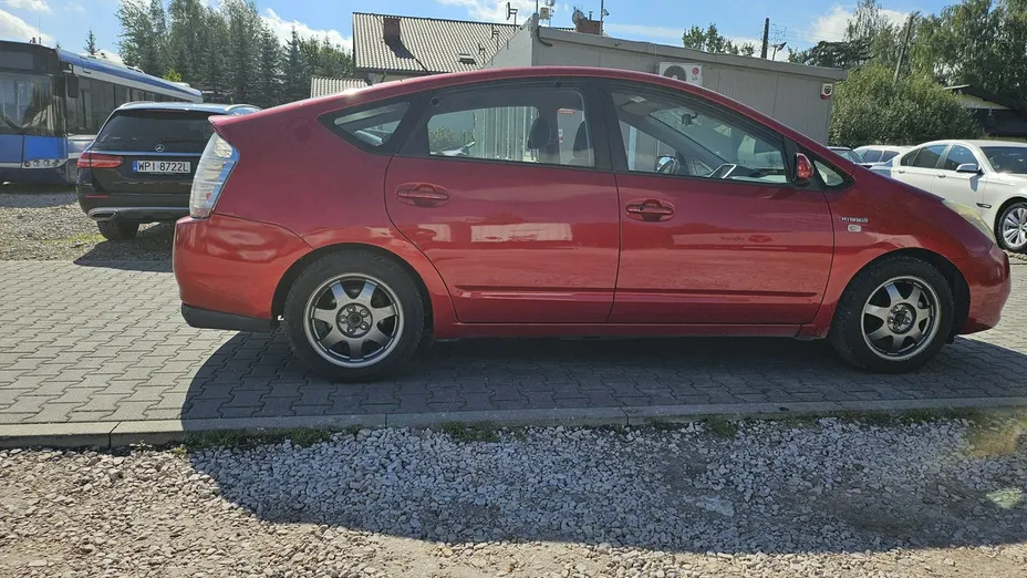 TOYOTA Prius -