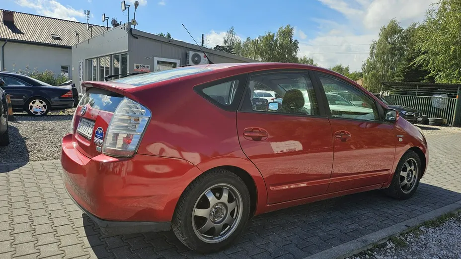 TOYOTA Prius -