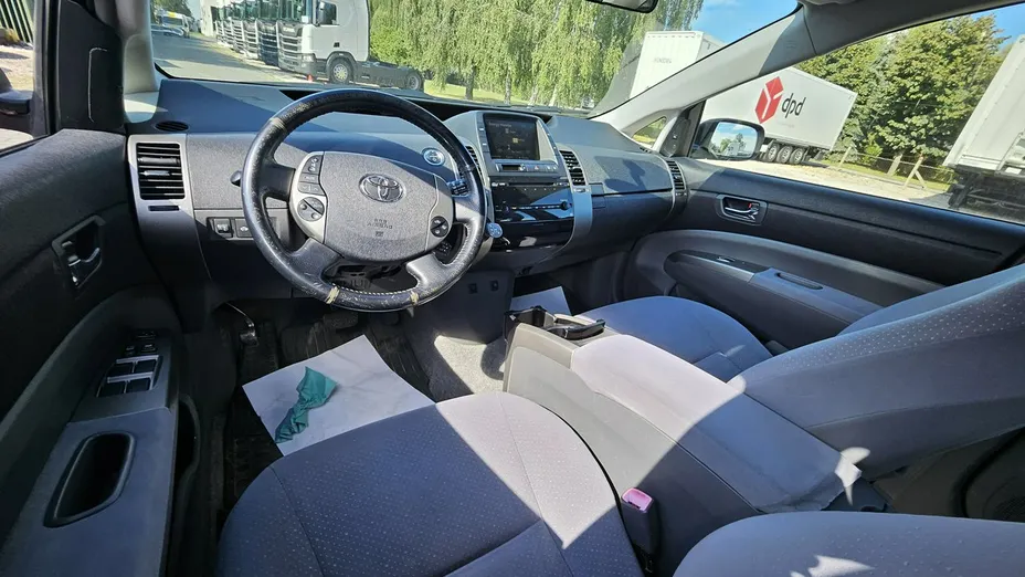 TOYOTA Prius -