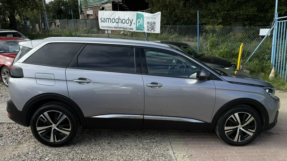 PEUGEOT 5008 -