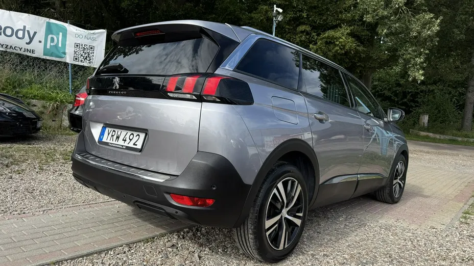 PEUGEOT 5008 -