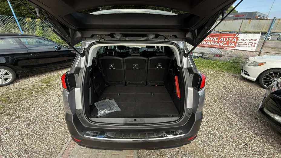 PEUGEOT 5008 -