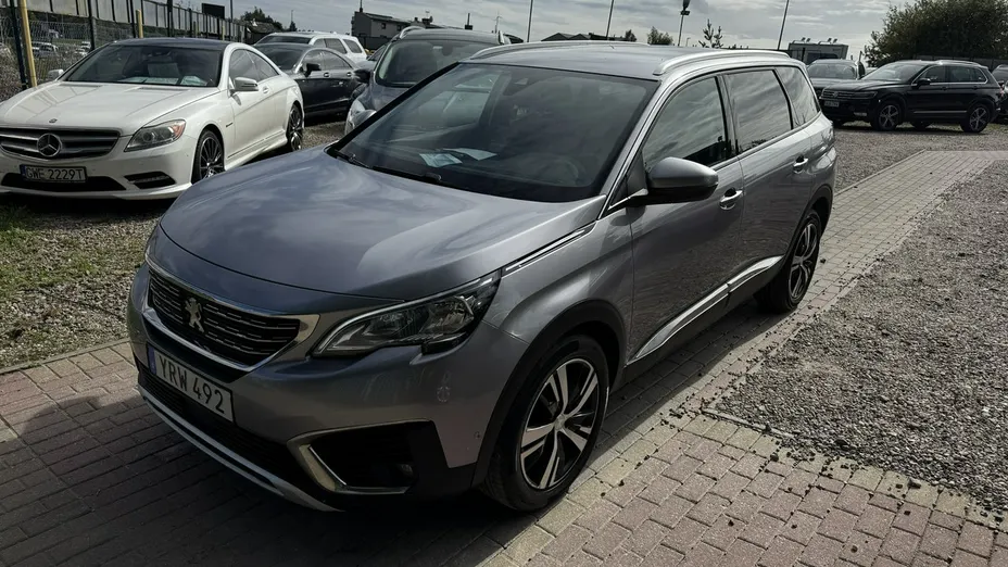 PEUGEOT 5008 -