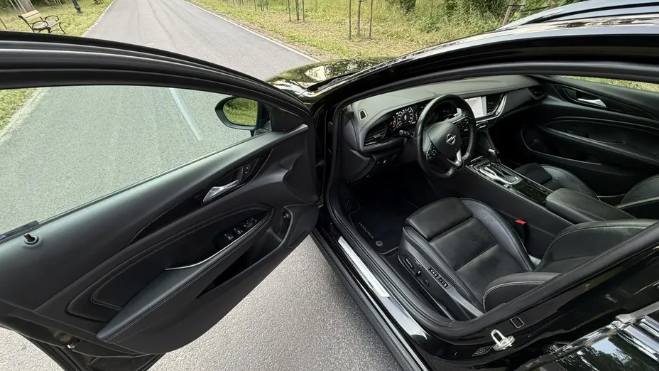 OPEL Insignia -